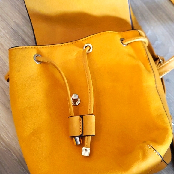 ⭐ $5 ⭐ ALDO Yellow Faux Leather Mini Backpack - Picture 5 of 9